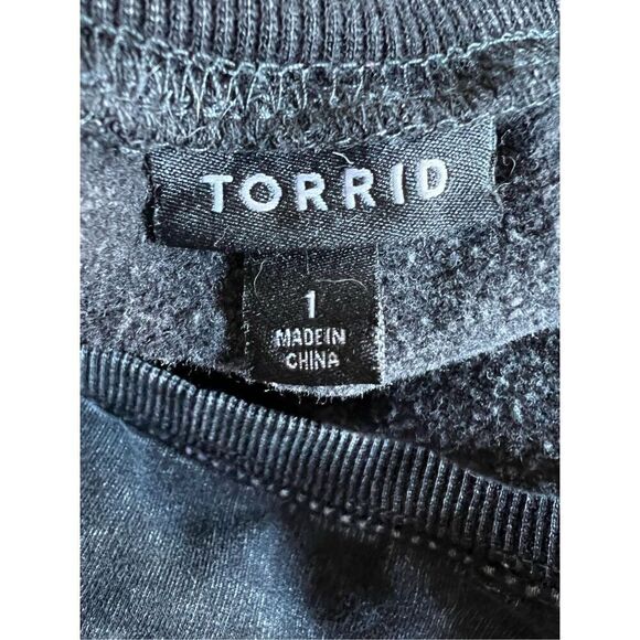 Torrid 1x Raglan Sweatshirt Ultra Soft Fleece Skull Heart Black Wash pullover - Picture 6 of 6